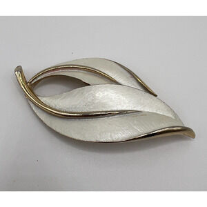 Sarah Coventry Signed Gold Tone and White‎ Enamel Double Leaf Brooch Pin MCM